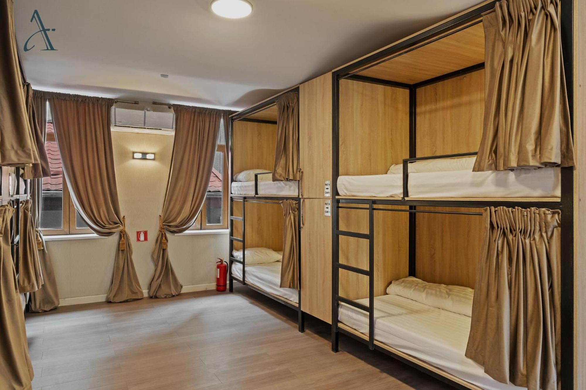 Ramana Garden Hostel - Self-Service Accommodation Bukarest Exteriör bild