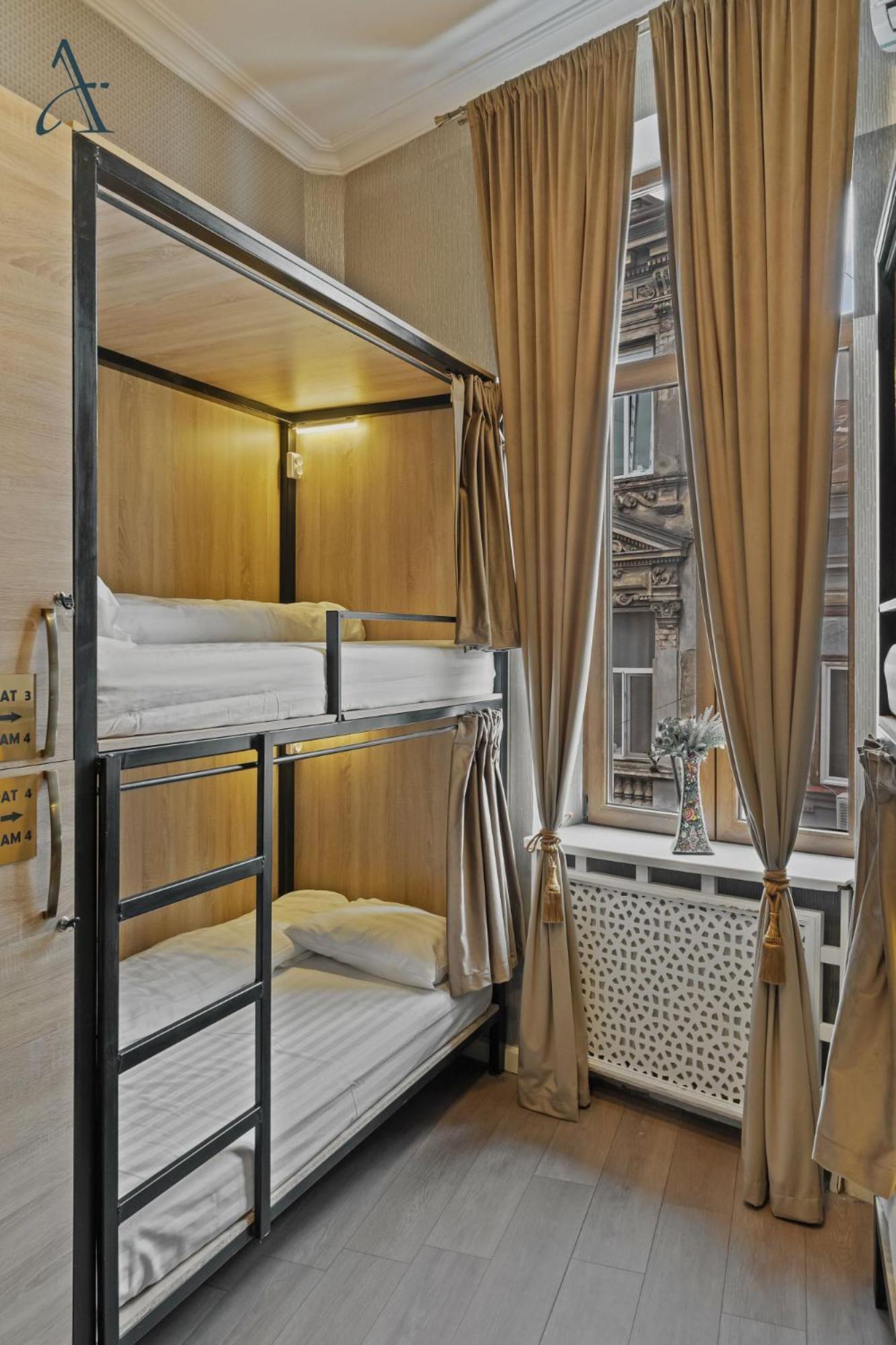 Ramana Garden Hostel - Self-Service Accommodation Bukarest Exteriör bild