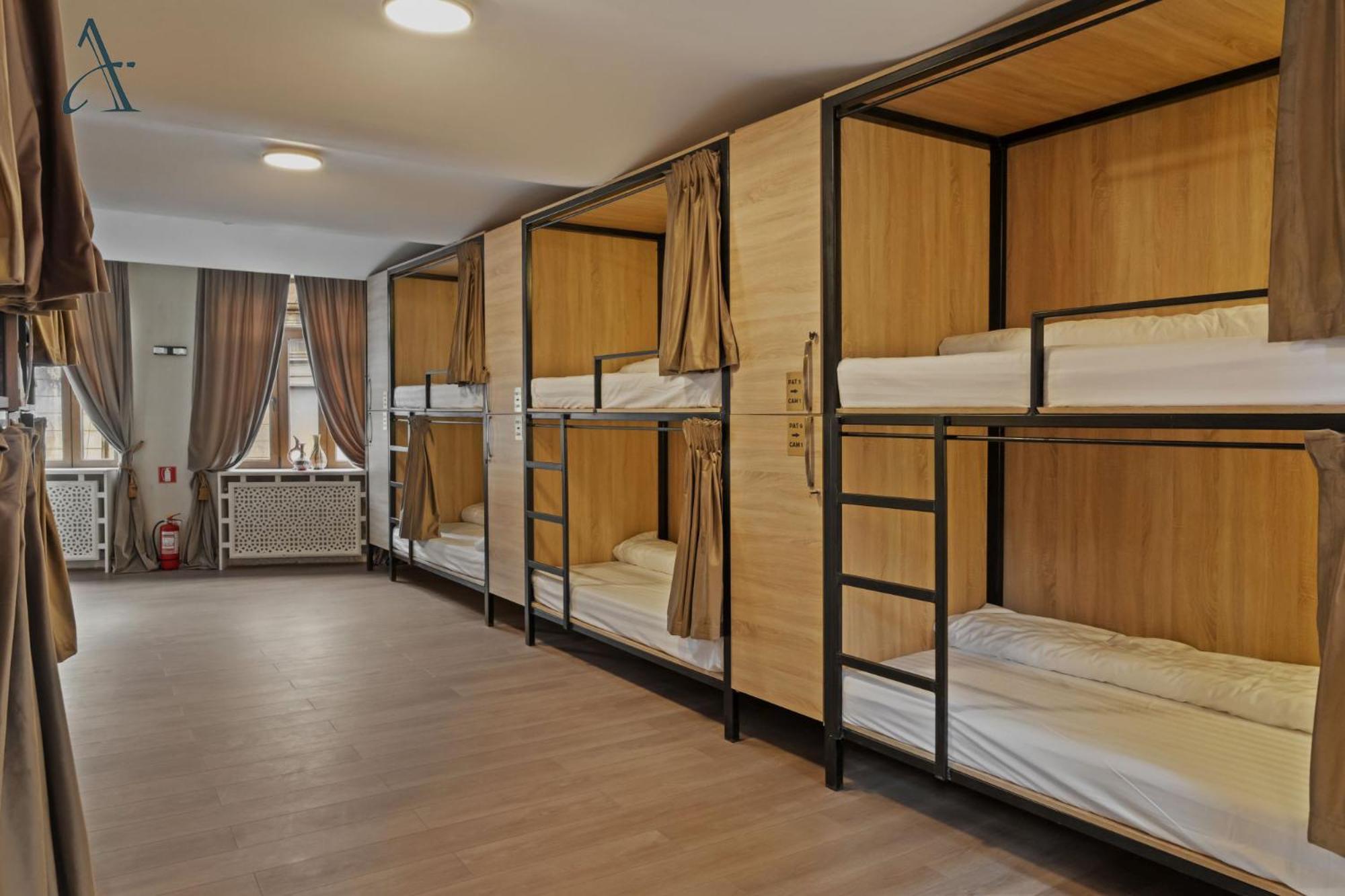 Ramana Garden Hostel - Self-Service Accommodation Bukarest Exteriör bild