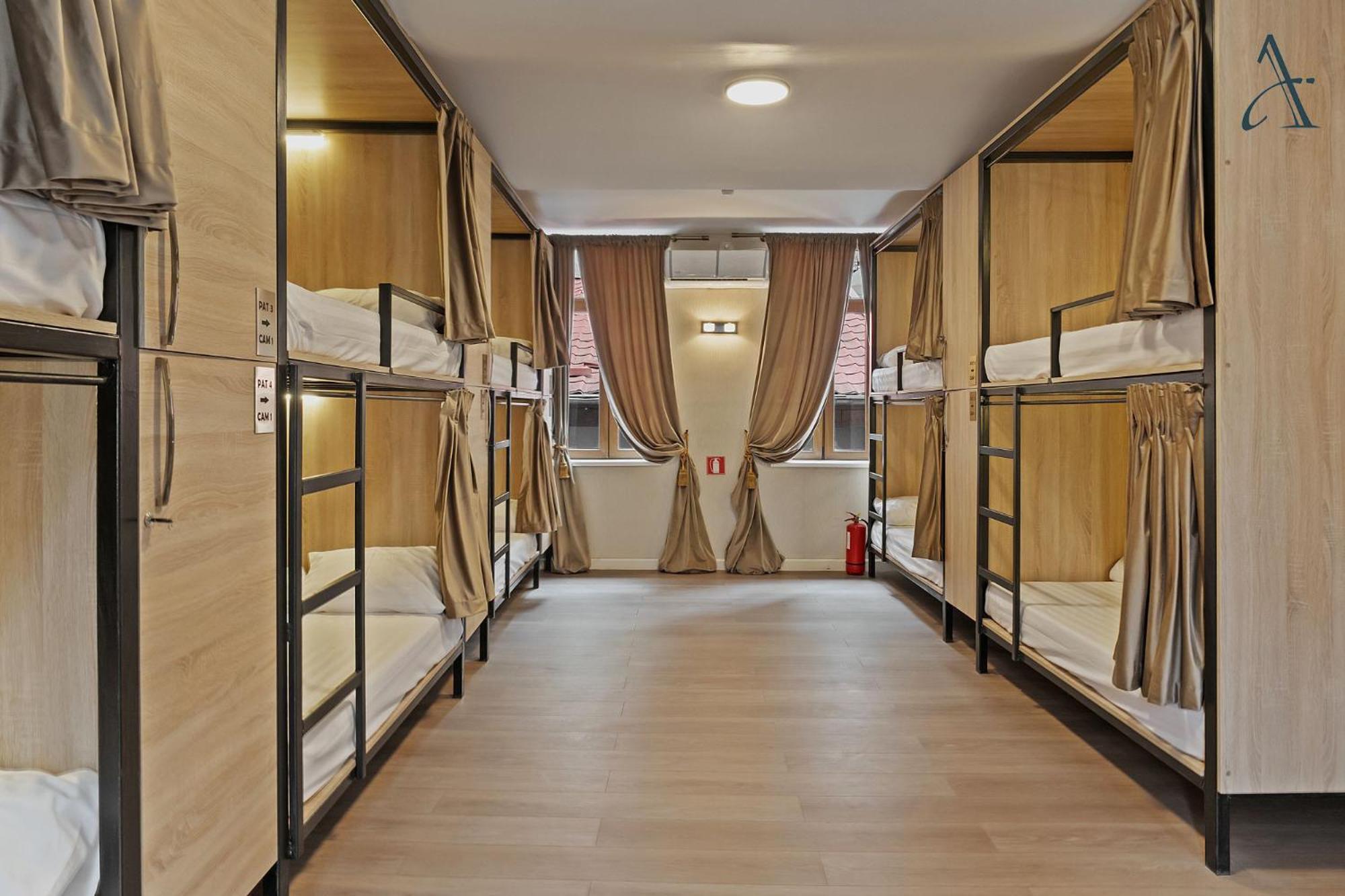 Ramana Garden Hostel - Self-Service Accommodation Bukarest Exteriör bild